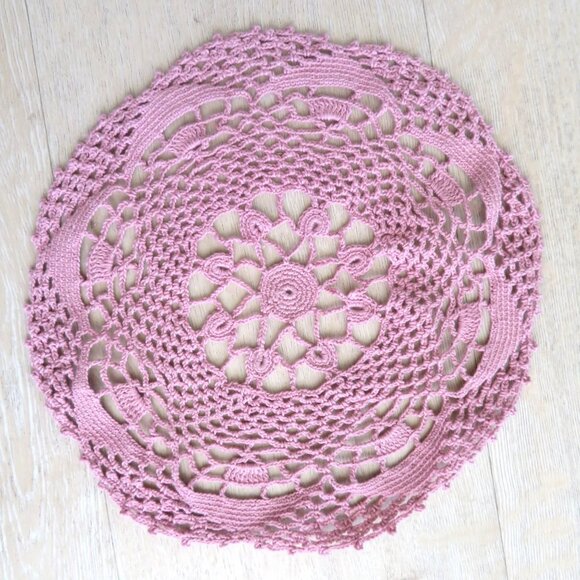 Vintage Handmade Mauve Pink Crocheted Doily 9" Round Lace Table Decoration - Picture 5 of 7